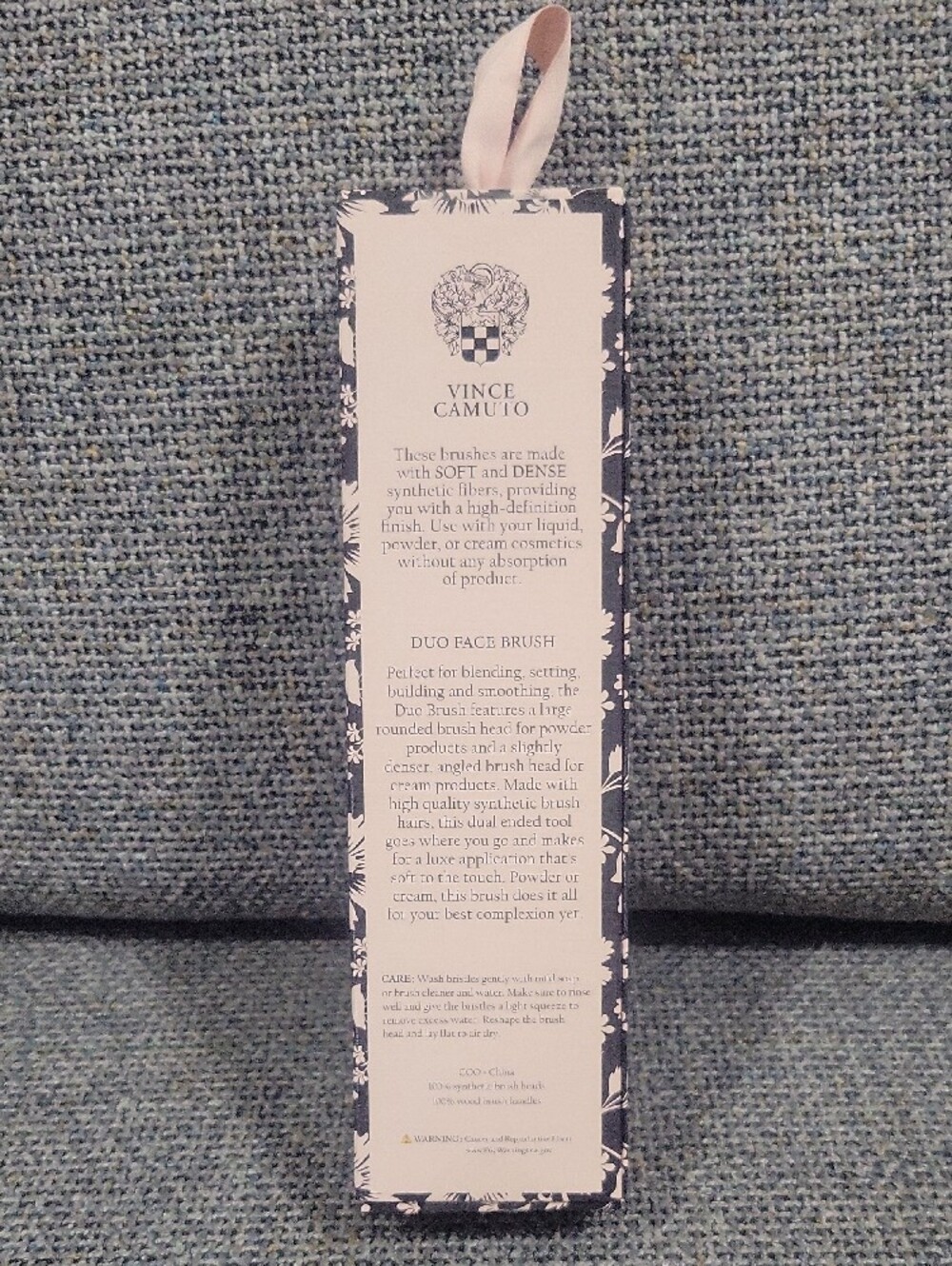 VINCE CAMUTO Dual-Ended Face Brush (for 1) - Picture 5 of 9